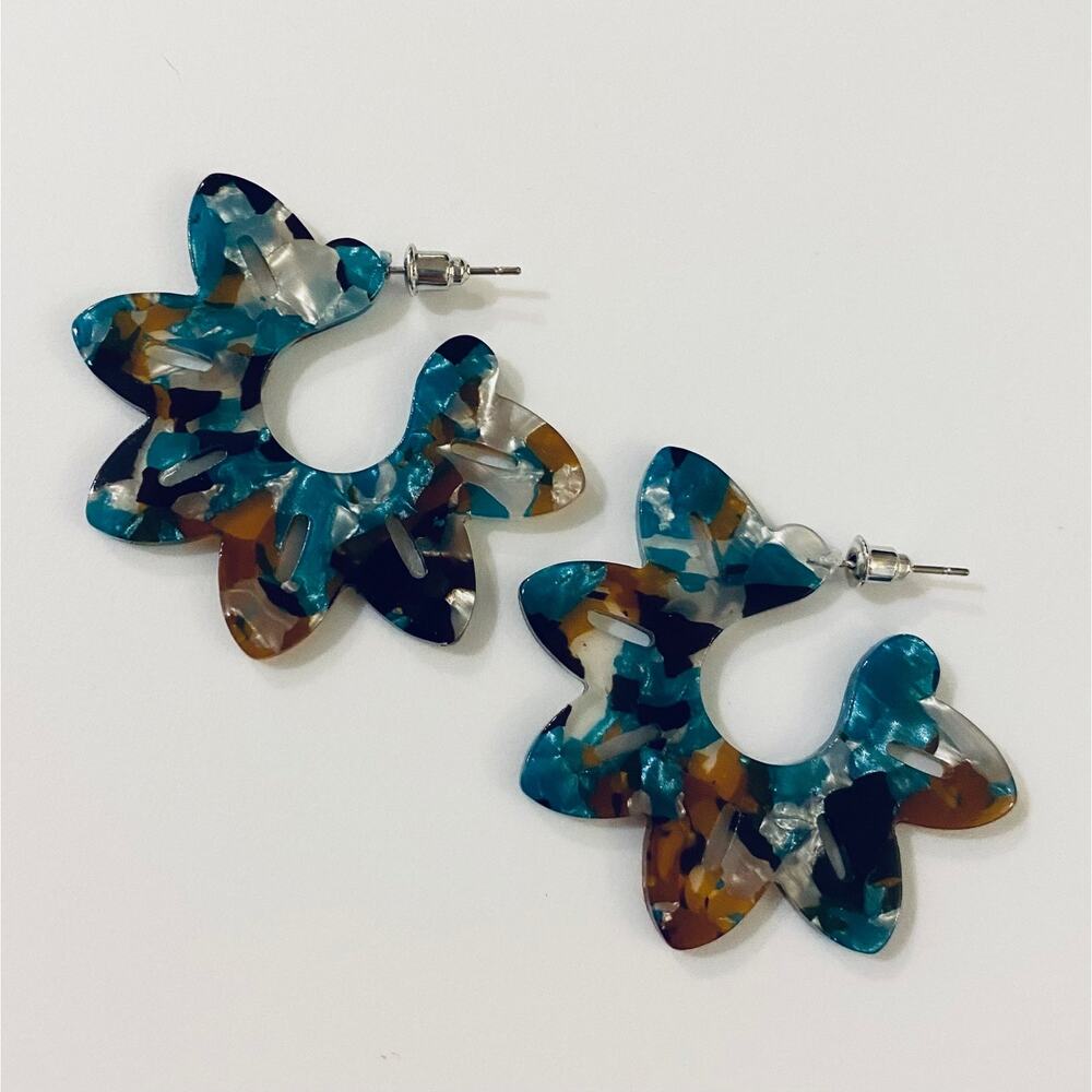 Acrylic Pinking Hoop Earrings